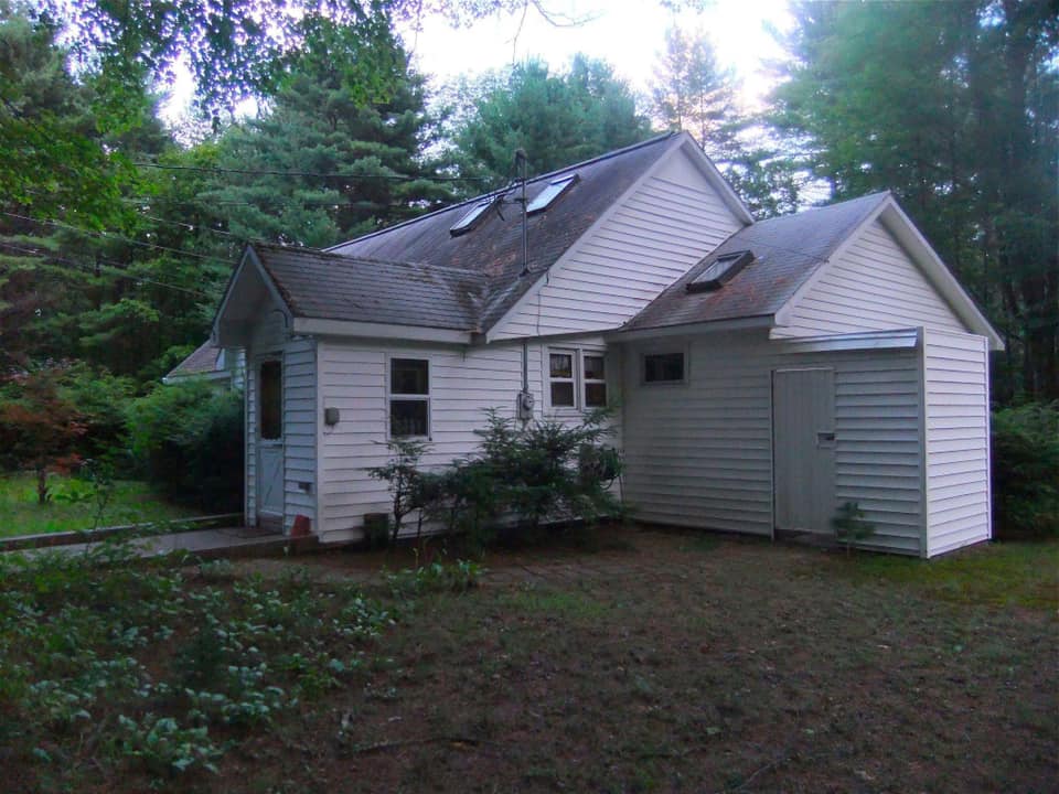 The heroine of THE NECKLACE lives in a house that looks like this.